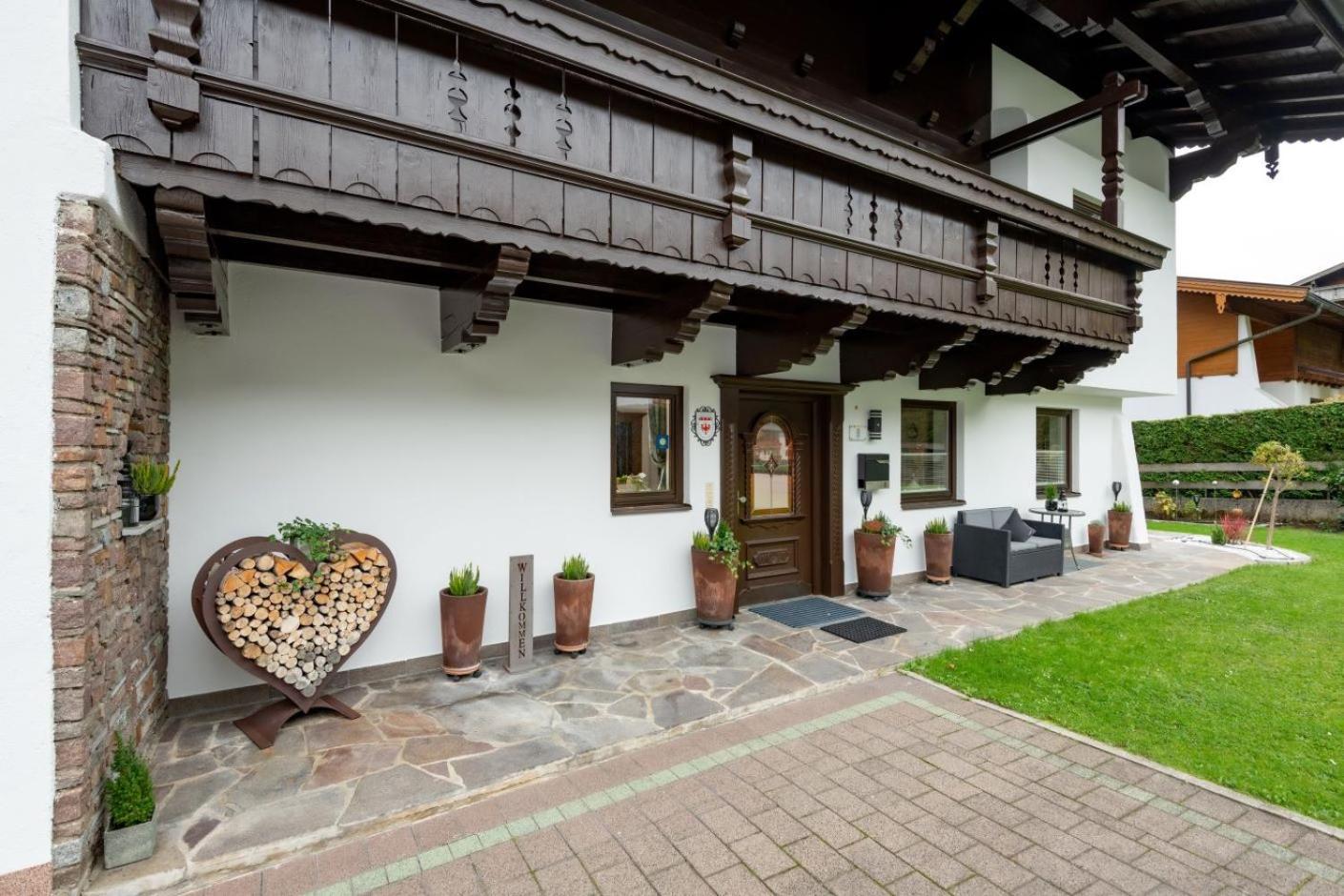 Haus Schroll Lejlighed Ried im Zillertal Eksteriør billede