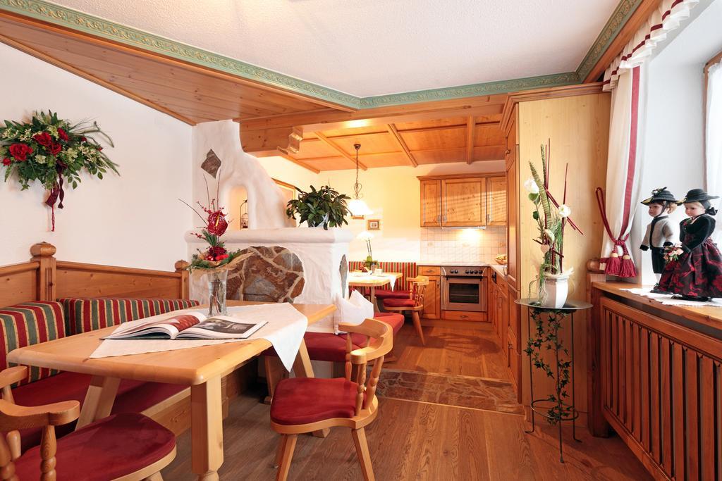 Haus Schroll Lejlighed Ried im Zillertal Værelse billede